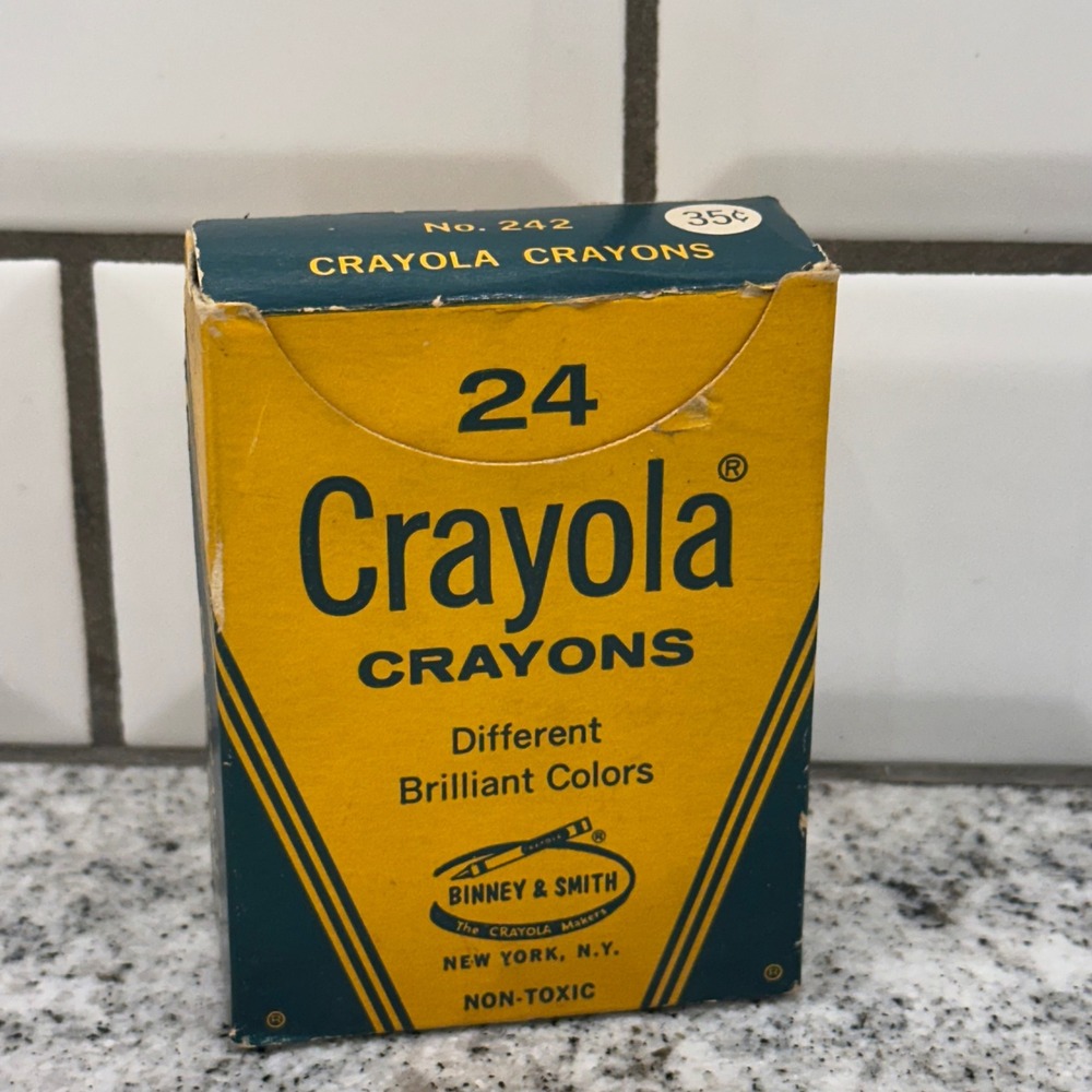 Crayola 24 Count Crayons Yellow Vintage Binney & Smith No. 242 Retro All Colors